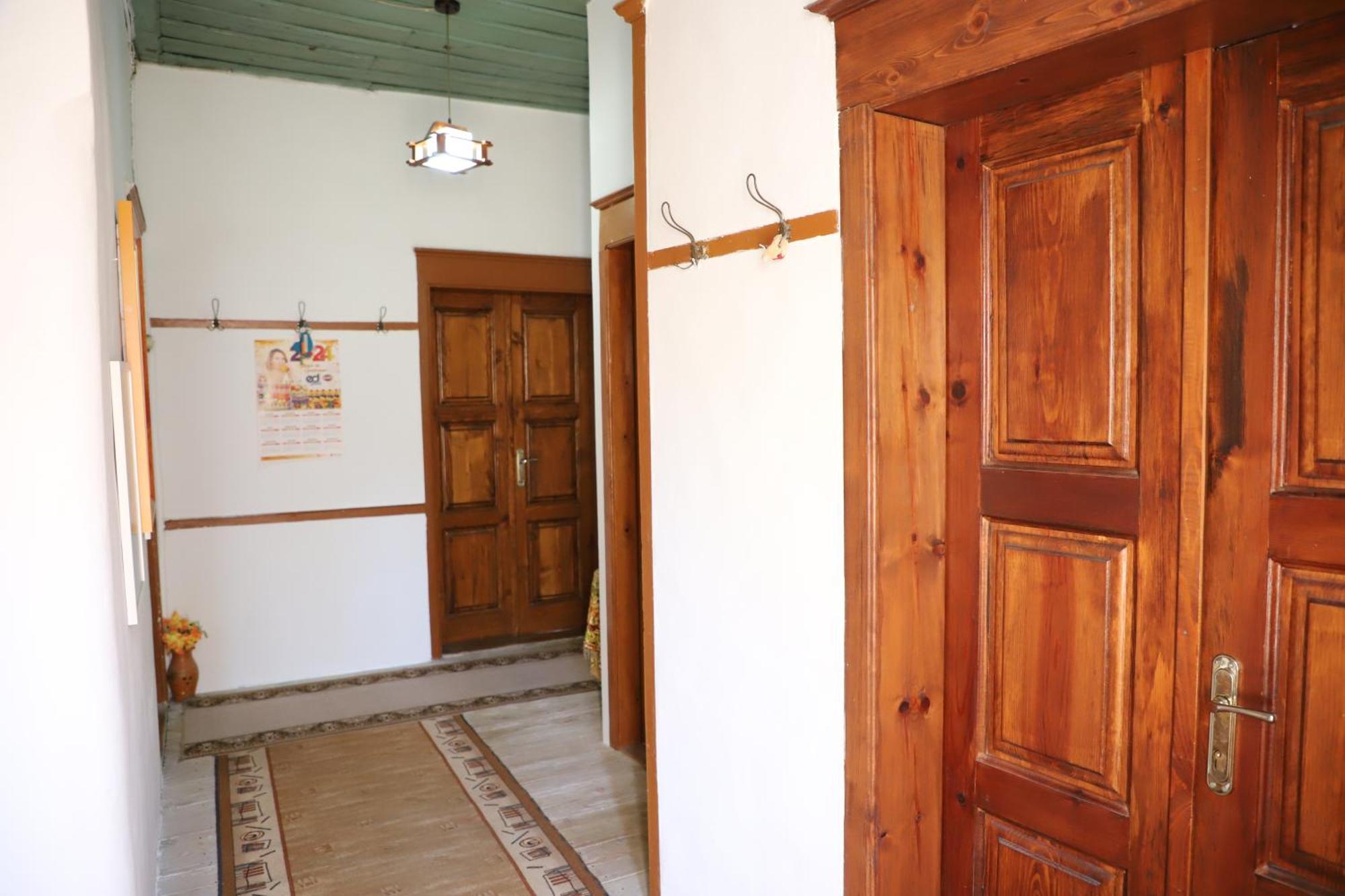 Guest House Vasili Berat Bagian luar foto